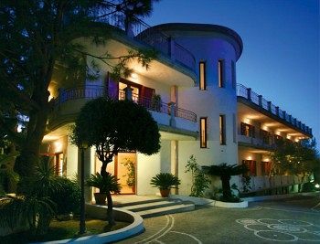 Piccolo Aparthotel 4*