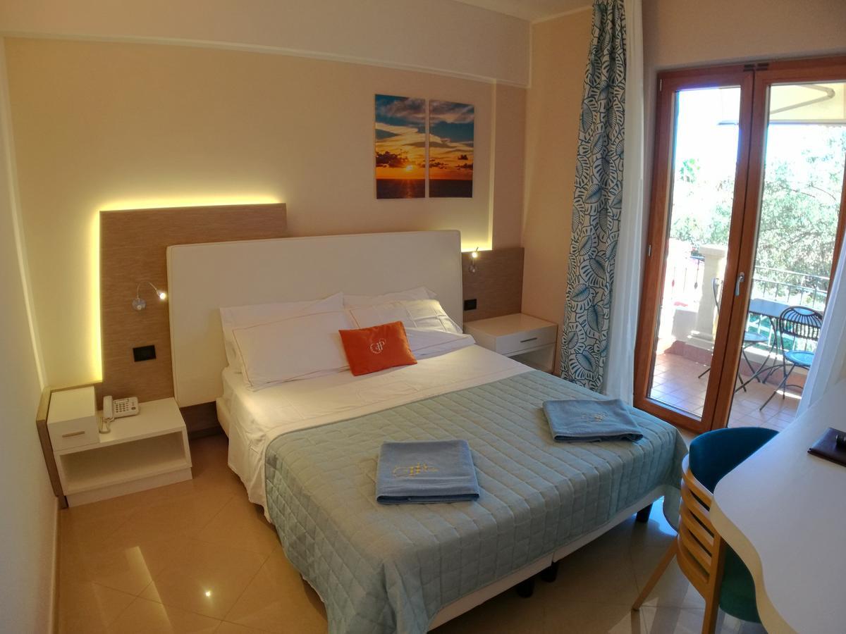 Piccolo Aparthotel 4*